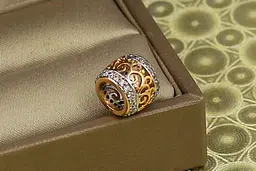 Кулон шарм Xuping Jewelry ажурний візерунок з родієм і фіанітами з боків 8 мм золотистий