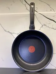 Сковорідка Tefal New Comfort Grip 24 см., з титановим антипригарним покриттям - мініатюра 2