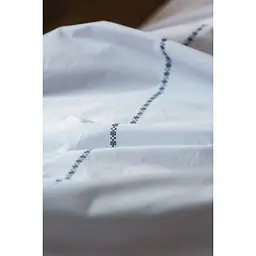 Комплект постільної білизни Ecotton Premium євро перкаль вишивка з синім кантом (25140) - мініатюра 10
