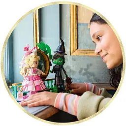 Конструктор LEGO Wicked​ Фігурки Ельфаби й Ґлінди 558 деталей (75682) - мініатюра 8