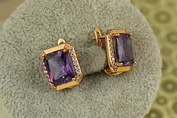 Сережки Xuping Jewelry Великий прямокутник з фіолетовим каменем 1,4 см золотисті - мініатюра 2