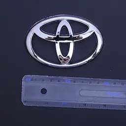 Емблема для Toyota 100 x 68 мм