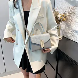 Жіноче кросбоді із золотистою фурнітурою Lilly P2-1701G сіре - мініатюра 4
