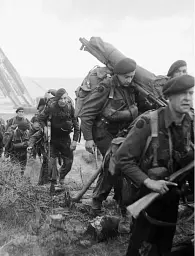 D-Day: 6 June 1944. Over 180 Photographs, Including Some Rarely-seen Images - мініатюра 5