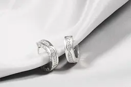 Сережки з білого золота з муассанітами S-0270