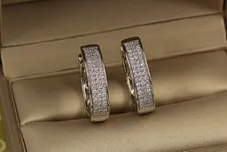 Сережки кільця Хuping Jewelry овальні з камінням три доріжки 2,2 см сріблясті