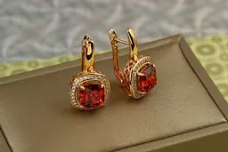 Сережки Xuping Jewelry Титан із червоним каменем 2,3 см золотисті - мініатюра 2