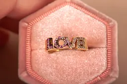 Каблучка LOVE з жовтого золота з фіанітами K-0156