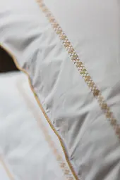 Комплект постільної білизни Ecotton Євро з вишивкою та кантом український хрестик Gold в чохлі для зберігання (25144) - мініатюра 5