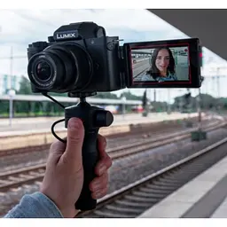 Цифрова фотокамера Panasonic 4K DC-G100VEE-K KIT + об'єктив 12-32 мм (DC-G100KEE-K)