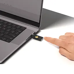 Апаратний ключ Yubico Yubikey 5C NFC USB Type-C (683070) - мініатюра 6