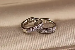 Сережки Xuping Jewelry тонкі кільця з камінцями 10 мм сріблясті
