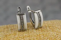 Сережки Xuping Jewelry краватка з білою керамікою 1.6 см сріблясті - мініатюра 2