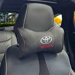 Подушка на підголівник з логотипом Toyota Екошкіра 3D Кольоровий лого Чорний-Коричневий кант 1 шт