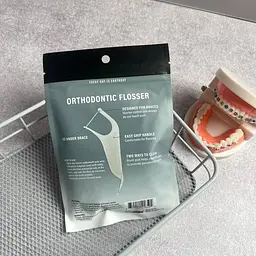 Зубна нитка на тримачі Dr.Emma Orthodontic flosser для брекетів (чорна), 60 шт - мініатюра 5
