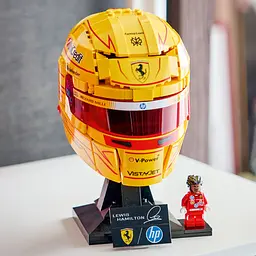 Конструктор LEGO Шолом Льюїса Гамільтона з команди Scuderia Ferrari HP (43022) - мініатюра 11