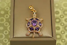 Кулон Xuping Jewelry черепашка із фіолетовим каменем 3,2 см золотистий