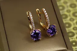 Сережки Xuping Jewelry світло у вікні з фіолетовим каменем 2,2 см золотисті