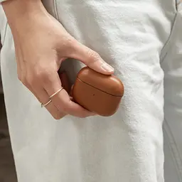 Чохол Native Union Leather Case Tan для AirPods 3rd Gen коричневий (APCSE-LTHR-BRN-V2) - мініатюра 5
