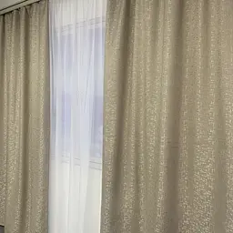 Льняні мармурові блекаут штори бежевого кольору 2шт. 150х270 з білим шифоновим тюлем 400х270, на тасьмі ALBO pbe0052666