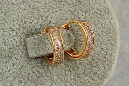 Сережки Xuping Jewelry дві доріжки з каменів із боків бортики 1.5 см золотисті - мініатюра 3
