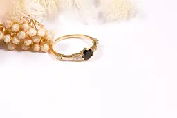 Каблучка з жовтого золота з чорним каменем 17 K-0251 - мініатюра 5