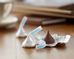 Шоколадні цукерки Hershey's Kisses Patriotic Foils Milk Chocolate Limited Edition 286г - мініатюра 8
