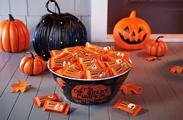 Шоколадні цукерки Reese's Peanut Butter Pumpkins Snoopy and Friends Halloween 255г - мініатюра 5