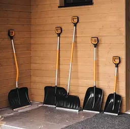 Скрепер для прибирання снігу Fiskars X-series ™ (1057178)