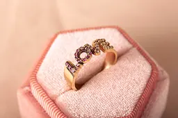 Каблучка LOVE з жовтого золота з фіанітами K-0156 - мініатюра 4