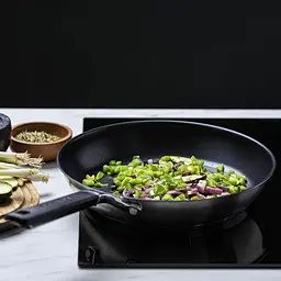 Набір сковорідок KitchenAid CSS 20/24/28 см з керамічним покриттям 3 предмети (CC005708-001) - мініатюра 2