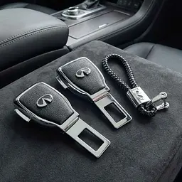 Набір в авто для Infiniti №2 / заглушка-перехідник ременя безпеки та брелок з логотипом