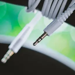 Кабель мультимедійний 3.5mm M to 3.5mm M 1.0m white XQISIT (4029948026954) - мініатюра 4