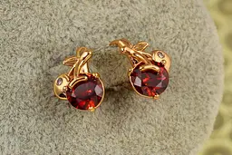 Сережки Xuping Jewelry Вишеньки із червоним каменем 1,2 см золотисті