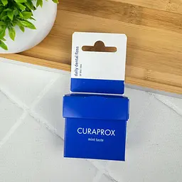 Зубна нитка вощена Curaprox DF 850 для щоденного використання (м'ятна), 50 м