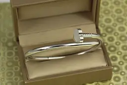 Браслет бенгл Stainless steel цвях Heart shape 60 мм на руку від 17 см до 19 см сріблястий - мініатюра 2