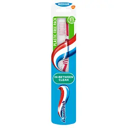 Зубна щітка Aquafresh In-between Clean, середня, рожевий