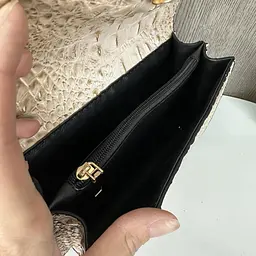 Сумка жіноча маленька через плече крос-боді чорна під рептилію на ланцюжку - мініатюра 4
