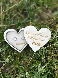 Коробочка для обручок дерев’яна з гравіюванням ваших імен та дати весілля у формі серця, весільний футляр для кілець