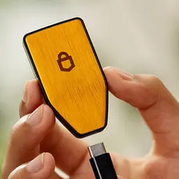 Апаратний гаманець для криптовалют Trezor Model Safe 3 Bitcoin Only (TMS3BO) - мініатюра 7