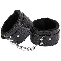 Шкіряні наручники з хутром BDSM One size K000316