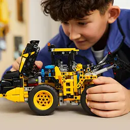 Конструктор LEGO Technic Колісний навантажувач Volvo L120 Electric 973 деталі (42209) - мініатюра 20
