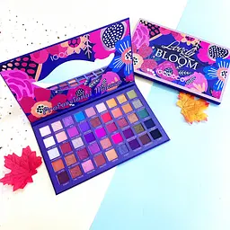 Дитяча палітра тіней для повік Lovely Bloom — 45 відтінків, зручне паковання