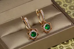 Сережки Xuping Jewelry Вітраж із зеленими каменями 2,4 см золотисті