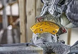 Пила торцювальна акумуляторна DeWalt без АКБ та ЗП DCS727N - мініатюра 9