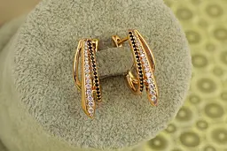 Сережки Xuping Jewelry Мандри з чорними і білими каменями 2,3 см золотисті