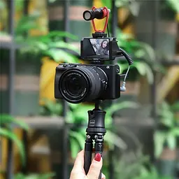 Фліп-екран для селфі Ulanzi Selfies Xiaomirrorless Camera Flip Screen with 3 Cold Shoe Mounts R031 UV-1823 Black - мініатюра 5