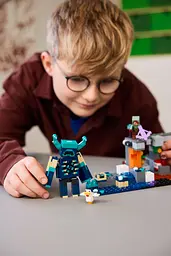 Конструктор LEGO Minecraft Зустріч із Боронителем 238 деталей (21274) - мініатюра 14