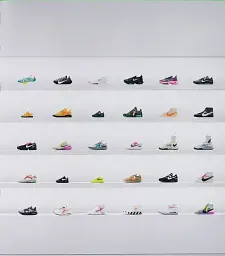 Nike. ICONS (Something's Off) - мініатюра 4