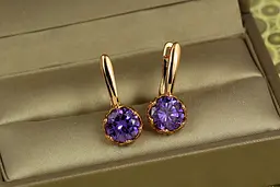 Сережки Xuping Jewelry велична простота з фіолетовим каменем 2.3 см золотисті
